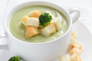 Kase taze brokoli krem çorbası