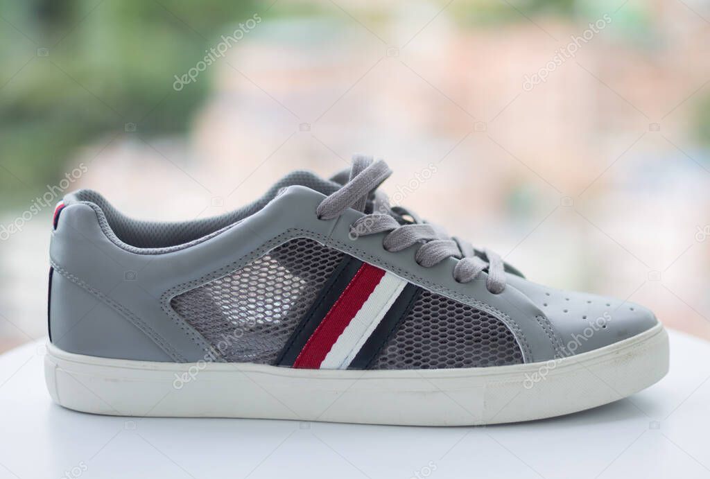 tommy hilfiger shoe in gray with red and blue stripes