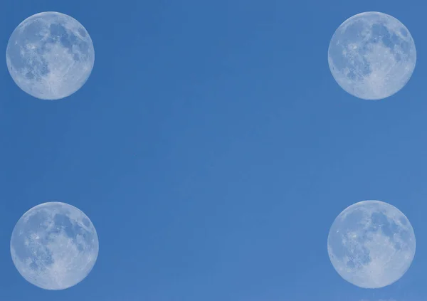 Księżyce Środku Błękitnego Nieba — Zdjęcie stockowe