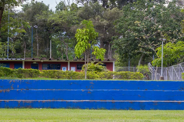 Egy Kis Stadion Kék Standjai — Stock Fotó