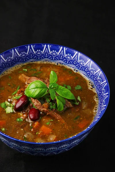 Sopa Con Frijoles Carne Tazón Sobre Fondo Oscuro Primer Plano —  Fotos de Stock