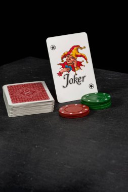 Oyun gecesi, whit friends oynamak, poker oyunu parası. Kazan ya da kaybet. Elin var..