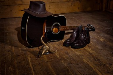 Country müziği için Guiatr Bir şapka ve çizme Country dansı için tek ihtiyacın olan.