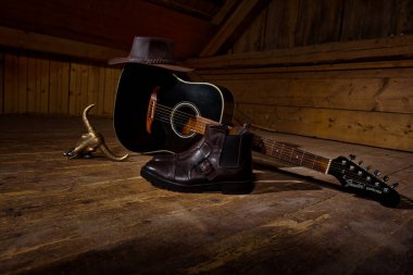 Country müziği için Guiatr Bir şapka ve çizme Country dansı için tek ihtiyacın olan.