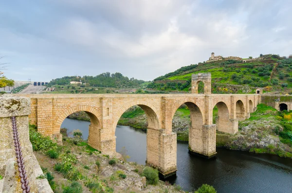 Ponte romana antiga de Alcantara. Espanha . — Fotografia de Stock