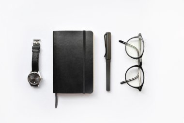 Boş günlüğü, kalem ve izle