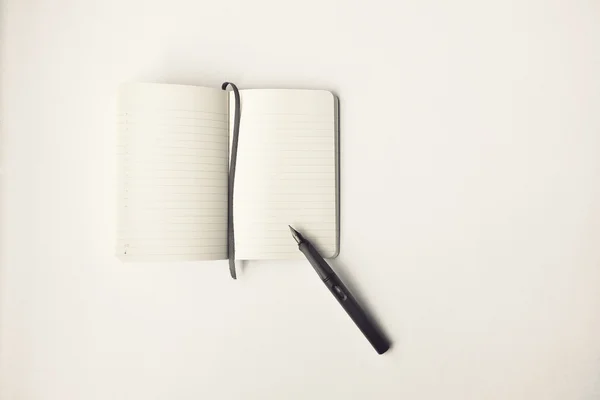 Blank diary and pen — Stock Photo, Image