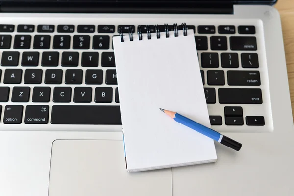 Blank Note Pad, Calculator, Computer, Pen on the Table - to-do list — Stock Photo, Image