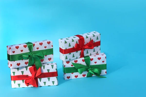 Weihnachtsgeschenkboxen Auf Blauem Pastell Hintergrund — Stockfoto