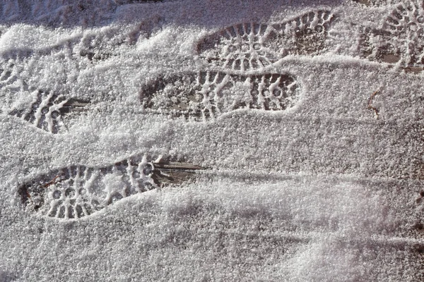 Schuhspuren Schnee Das Konzept Des Gehens Auf Schnee Und Eis — Stockfoto