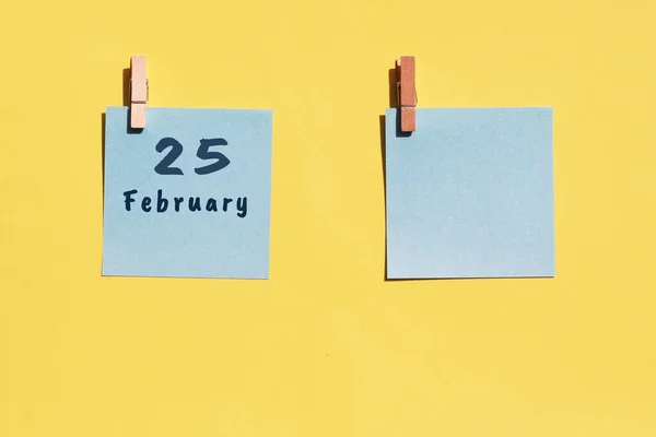 Febrero Días Del Mes Fecha Del Calendario Dos Hojas Azules — Foto de Stock