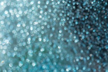 Bokeh ile soyut mavi parlak arkaplan. Kış tatili kavramı. Aquamarine simli, gümüş bulanık arkaplan. Dekorasyon, tatil, duvar kağıdı, Noel için tasarım konsepti.