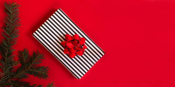 Nyårspresent Röd Bakgrund God Jul Och Gott Nytt Färgglad Ljus — Stockfoto