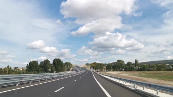 Traffico Sulla Nuova Autostrada Tavrida Crimea Ottobre 2020 Luminoso Paesaggio — Video Stock