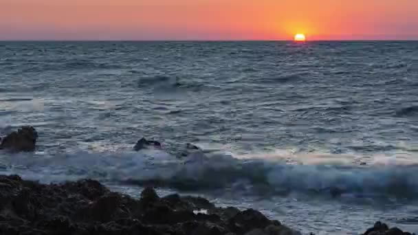 Czas Upływa Zachodzie Słońca Wzburzonym Morzu Kolorowy Krajobraz Atmosferyczny Ciepłych — Wideo stockowe