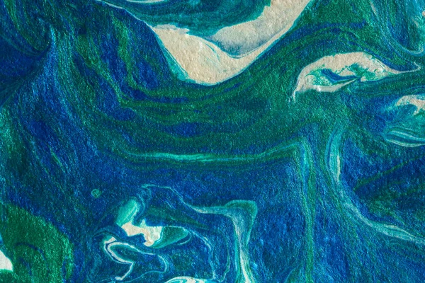 Sıvı sanatının tekniğinde turkuaz mavi soyut arka plan. sıvı sanat modeli. Orijinal sanat. Okyanus ve deniz yüzeyinin derinliğinin simülasyonu. Modern tasarım. Akrilik boyalarla çizim