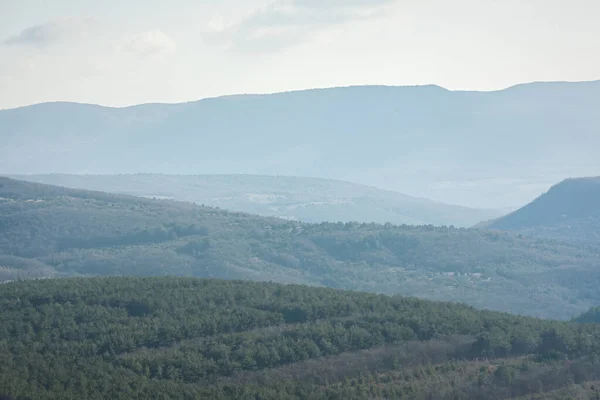 Βουνά Μπλε Καπνιστό Τοπίο Όμορφο Ατμοσφαιρικό Πρωινό Ομιχλώδες Δάσος Ουδέτερο — Φωτογραφία Αρχείου