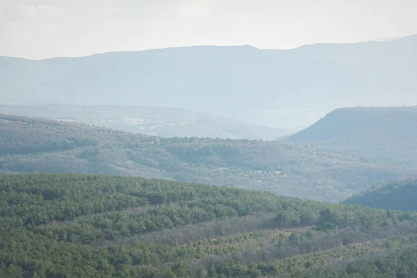 Βουνά Μπλε Καπνιστό Τοπίο Όμορφο Ατμοσφαιρικό Πρωινό Ομιχλώδες Δάσος Ουδέτερο — Φωτογραφία Αρχείου