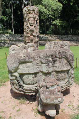Stela f ve onun kilisede Maya archeologi (721 ac oyulmuş)