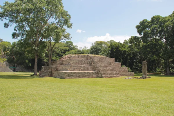 Pyramid named "Structure 4" at the ancient Mayan archaelogical s — Stock Photo, Image