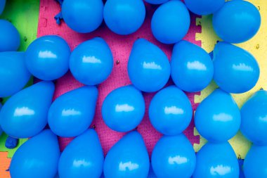 Bu balon duvarına dart ile bir balon fırlatın