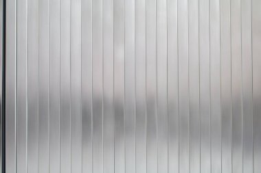 Dikey kıvrımlı çelik duvar