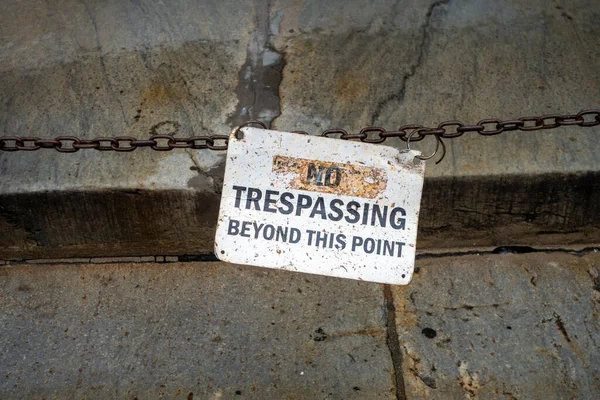 Trespassing Point Chain Hanging Sign Front Property Entrance — Stock Photo, Image