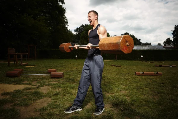 Exercício homem fitness — Fotografia de Stock