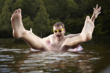 Şişme yüzük ile eğlenceli