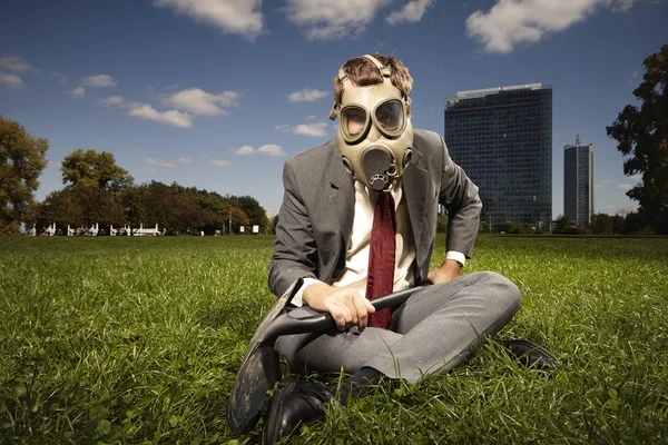 Dirty manager in gas mask with spade — Stock Photo, Image