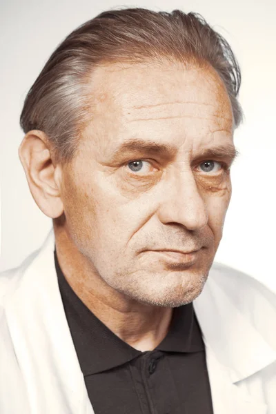 Older Man Wrinkles Face Skin Posing Portrait Studio — Stock Photo, Image