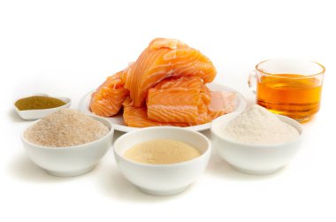 Taze somon balığı, somon yağı, vitaminler, mineraller ve gelincik ve kedi yemi içerikleri.