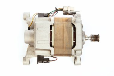 Bağlı olmayan çamaşır makinesi motoru tamir için kaldırıldı