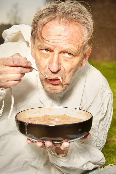 Natural Older Man Dirty White Shirt Eating Strawberry Fruit Lunch — Stock Photo, Image