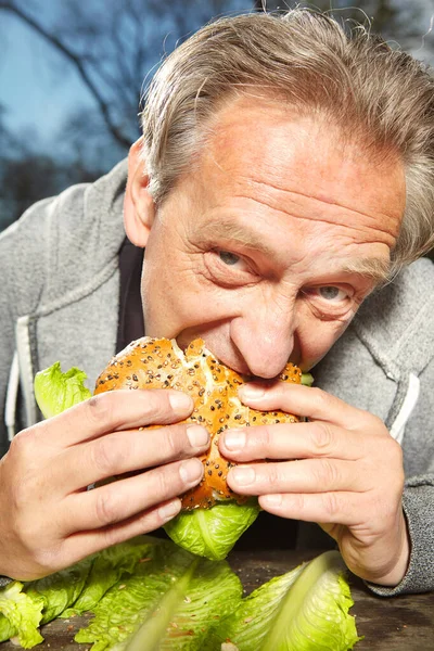 Man Public City Park Enjoying Eating His Hamburger Meal — Stock Photo, Image