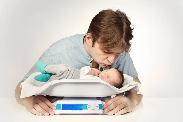 Father Take Care His Newborn Baby Boy — Stock Photo, Image