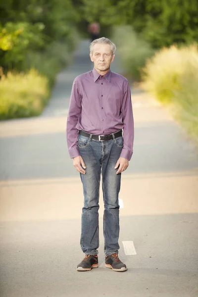 Older Man Violet Shirt Posing Park Portrait — Photo
