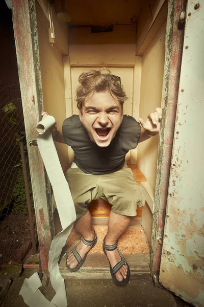 Uomo Che Utilizza Latrina Toilette Legno Sul Cottage Estivo — Foto Stock