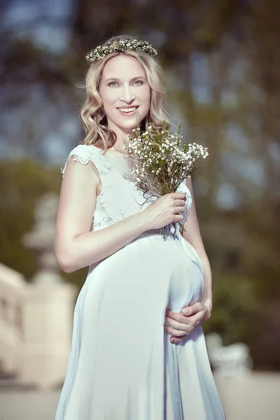 Pregnant Princess Outdoor Summer Park — Stock Photo, Image