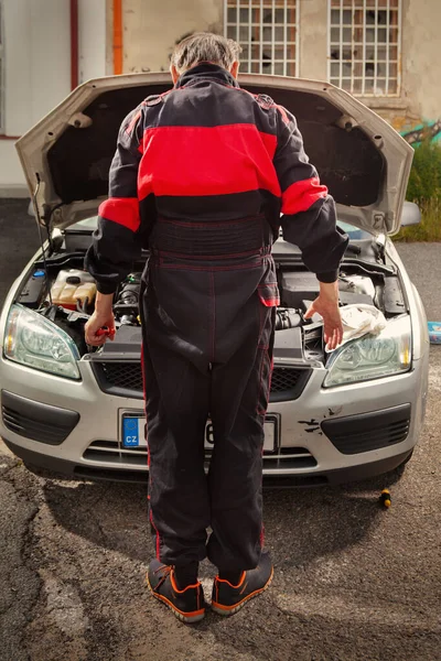 Man Overall Working Open Engine His Car Directly Street — Stock Photo, Image