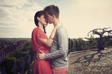 Fantezi çift Tarih yaz bahçesinde zevk