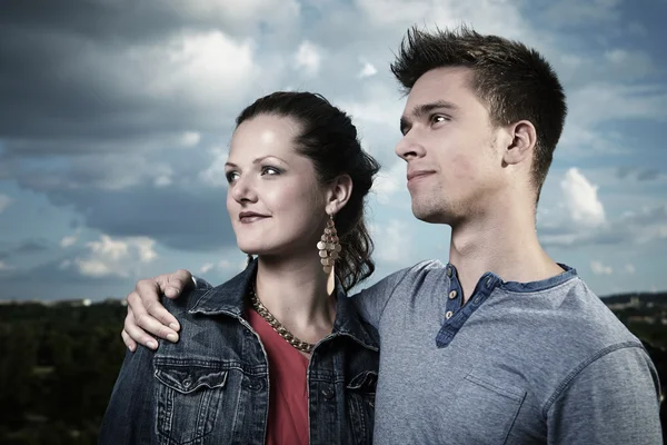 Couple romance under the sky — Stock Photo, Image