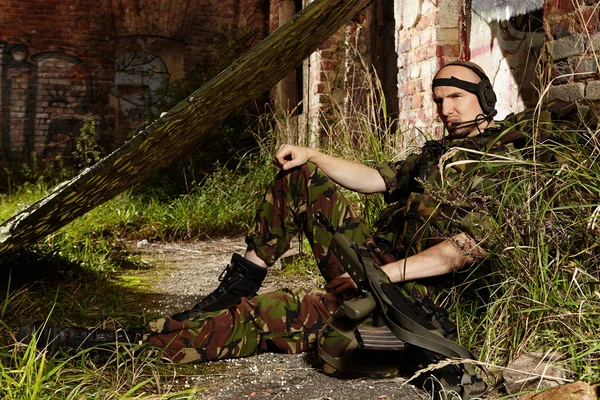 Soldier lives in field — Stock Photo, Image