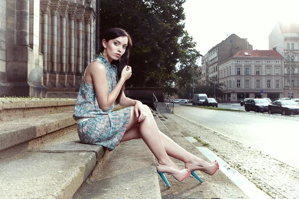 Pretty girl outdoor in summer city — Stock Photo, Image