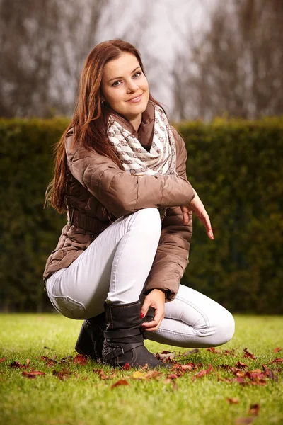 Young woman posing as model in home garden — Stock Photo, Image