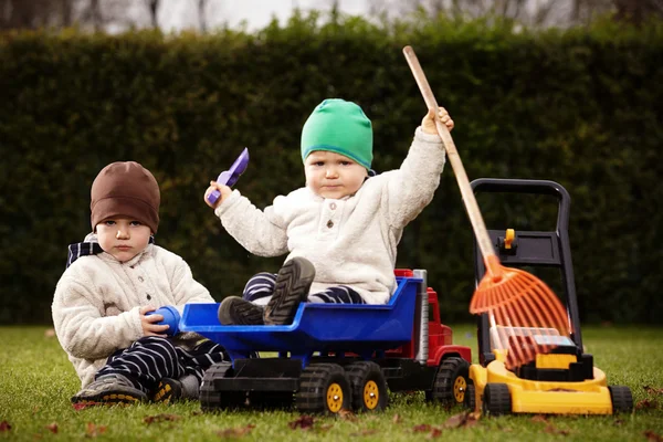 Spelende kinderen — Stockfoto