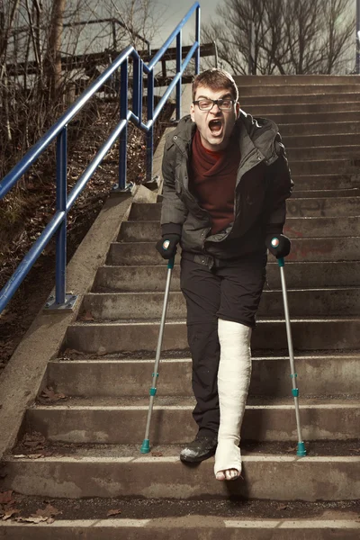 Kimse yardım etmek beni!