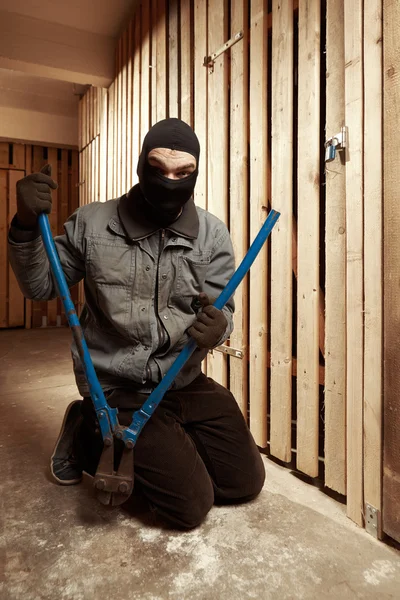 Theft in city basement — Stock Photo, Image