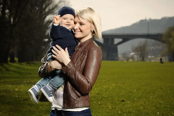 Proteggerò mio figlio. — Foto Stock