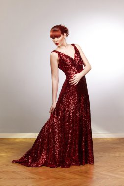 Kırmızı giyim Güzellik